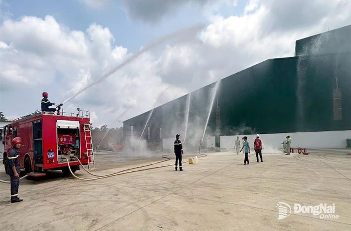 Một số hình ảnh buổi tổ chức thực tập phương án chữa cháy, cứu nạn, cứu hộ