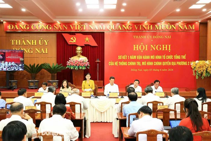 Đồng chí Tôn Ngọc Hạnh, Ủy viên Trung ương Đảng, Phó Bí thư Thường trực Thành ủy, Chủ tịch HĐND thành phố phát biểu tại hội nghị. Ảnh: Công Nghĩa