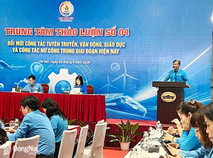 Ông Nguyễn Hữu Đại, Phó ban Công đoàn các khu công nghiệp, Liên đoàn Lao động thành phố Đồng Nai chia sẻ tại tổ thảo luận số 4. Ảnh: CĐCC