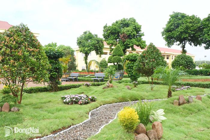 Khuôn viên, bồn hoa, cây cảnh, mảng xanh tại Trung đoàn 88, Sư đoàn 302, đóng tại thành phố Đồng Nai sẵn sàng tham gia hội thi cấp Bộ Quốc phòng. Ảnh: Hoan Huy