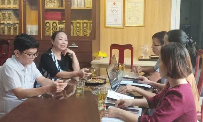  Chi cục Tiêu chuẩn đo lường chất lượng khảo sát, xác định sản phẩm và lựa chọn tổ chức, doanh nghiệp xây dựng hệ thống truy xuất nguồn gốc. Ảnh: Phan Anh 