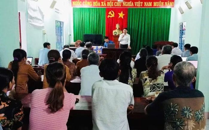  Mô hình “Ngày thứ Bảy lắng nghe dân nói” do xã Đề Gi triển khai tạo được sự đồng thuận cao trong nhân dân. Ảnh: ĐVCC 