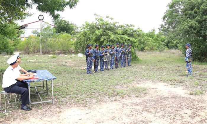 Kiểm tra thông qua giáo án tại thao trường.