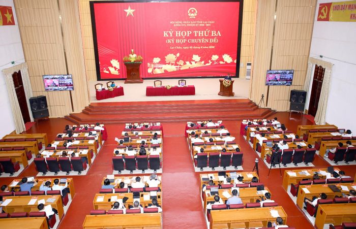 Quang cảnh kỳ họp. 