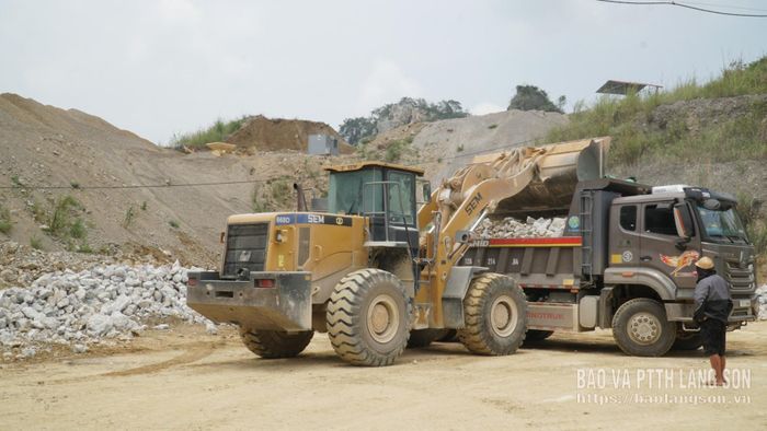 Mỏ đá Hồng Phong, xã Đồng Đăng khai thác đá vôi cung cấp vật liệu cho nhiều công trình, dự án hạ tầng