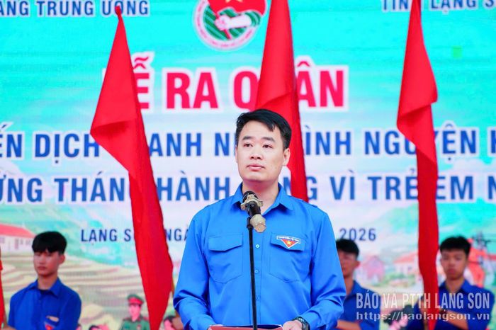 Lãnh đạo Tỉnh đoàn Lạng Sơn phát biểu tại lễ ra quân