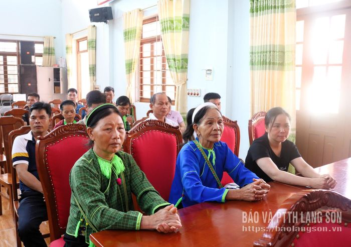 Các cử tri dự hội nghị