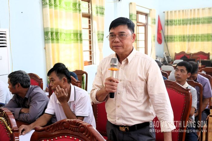 Cử tri thôn Tồng Riền phát biểu ý kiến tại hội nghị