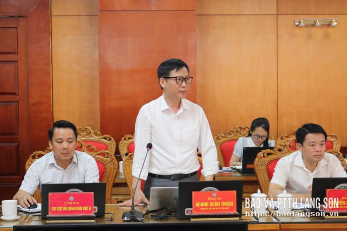 Lãnh đạo Sở Dân tộc và Tôn giáo phát biểu tại phiên họp