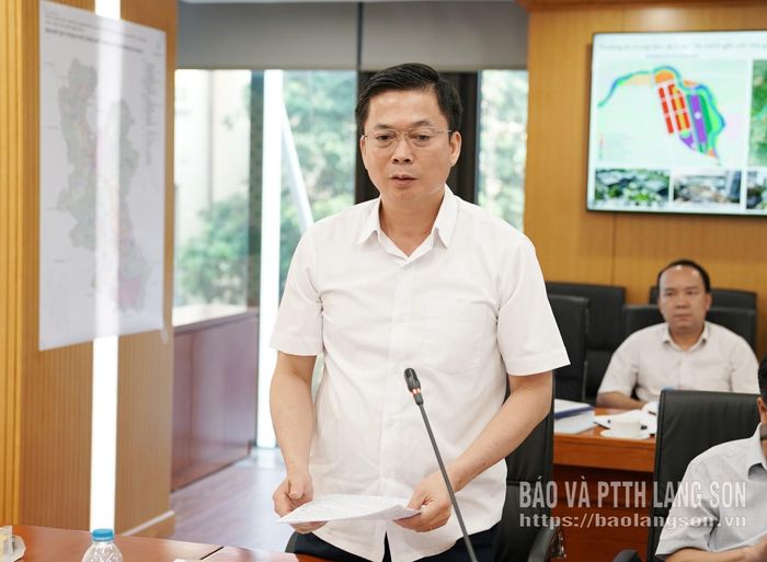 Đồng chí Đinh Hữu Học, Ủy viên Ban Thường vụ Tỉnh ủy, Phó Chủ tịch Thường trực UBND tỉnh phát biểu tại hội nghị