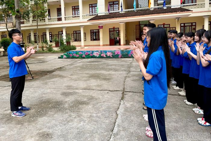 Những đảng viên tuổi 18 là "hạt giống đỏ" của tương lai.