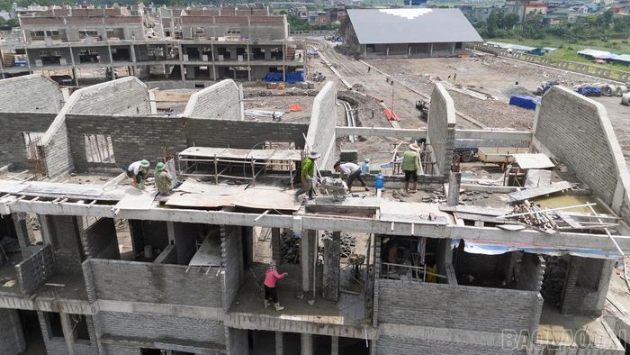 Theo đánh giá của chủ đầu tư, đây là một trong những dự án trường học có tiến độ tốt nhất trong số các công trình trường nội trú liên cấp đã khởi công trên địa bàn tỉnh.
