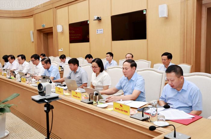Các đại biểu dự buổi làm việc.