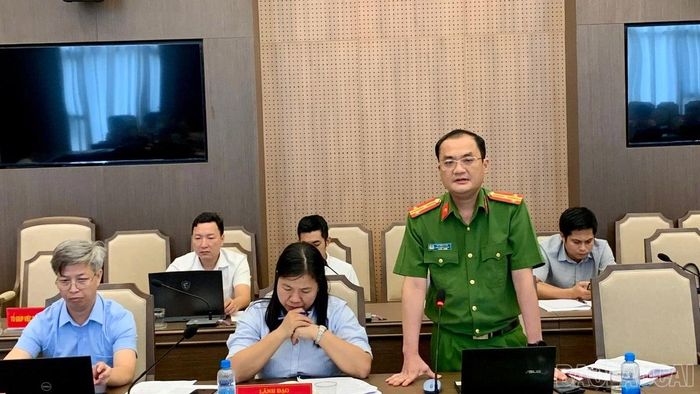 Các đại biểu thảo luận tại hội nghị.