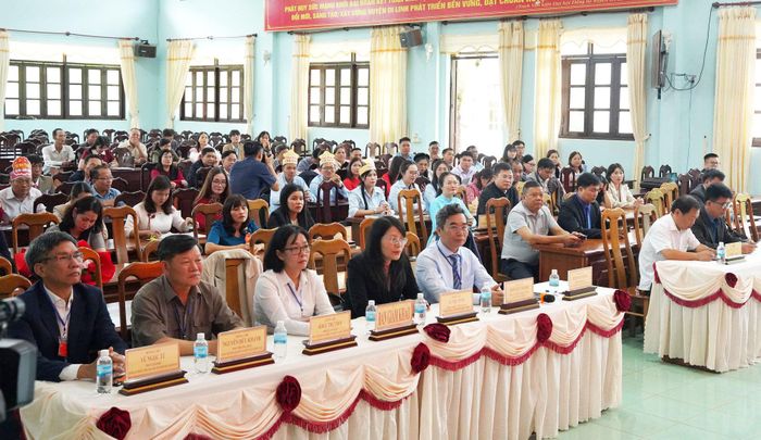 Các đại biểu tham dự khai mạc hội thi
