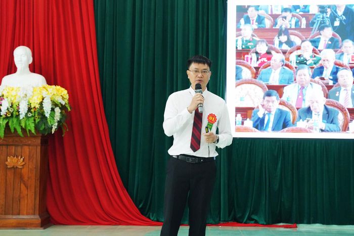 Thí sinh tham gia phần thi thuyết trình tại hội thi