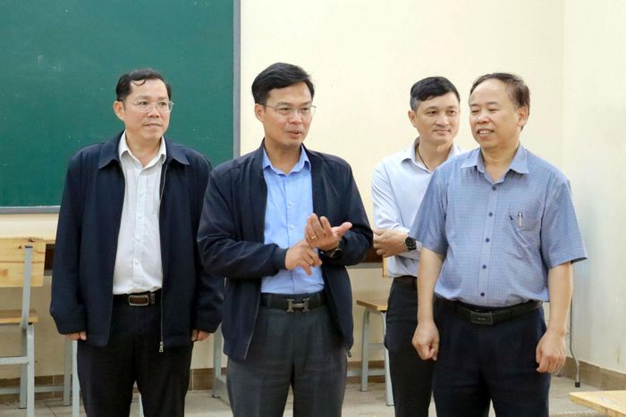 Kiểm tra điều kiện cơ sở vật chất phục vụ khám sức khỏe học sinh tại khu vực Lâm Hà