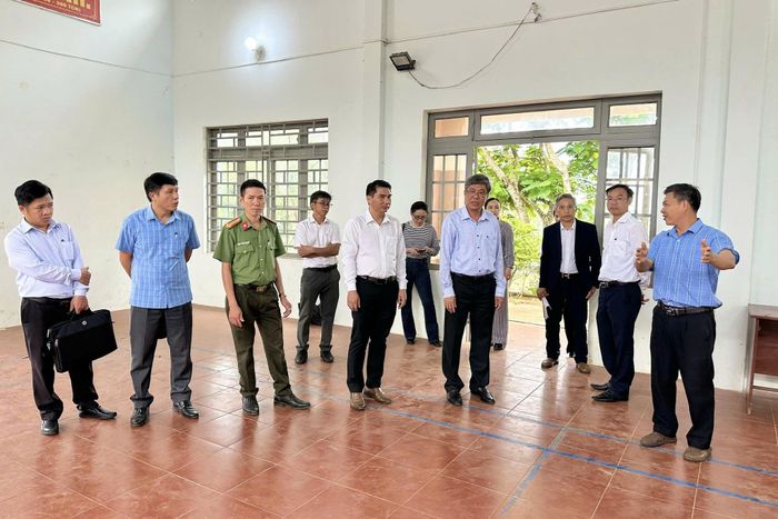 Điểm thi Trường THPT Lê Quý Đôn - Tuy Đức chuẩn bị cơ sở vật chất phục vụ kỳ thi với 17 phòng thi, 2 phòng thi dự phòng
