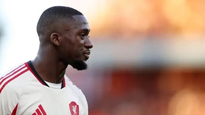 Konate rời Liverpool.