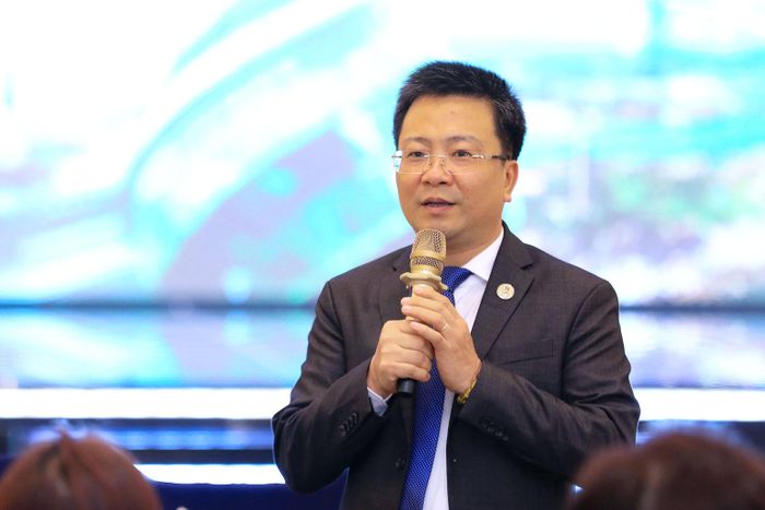 Lãnh đạo Trung tâm Xúc tiến đầu tư, thương mại và du lịch tỉnh Khánh Hòa tham gia phần thảo luận