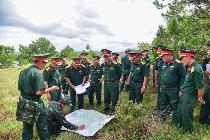 Kiểm tra tình hình thực hiện nhiệm vụ một số khu vực trên tuyến biên giới