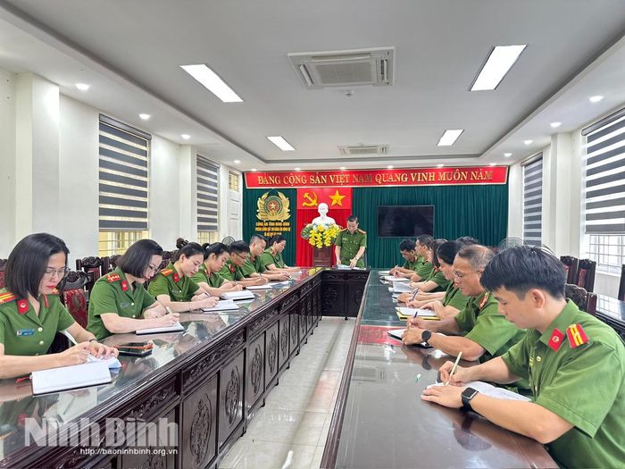 Phòng Cảnh sát thi hành án hình sự và hỗ trợ tư pháp, Công an tỉnh họp triển khai kế hoạch xây dựng mô hình Phiên chợ “Xanh lại ước mơ” trên không gian mạng.