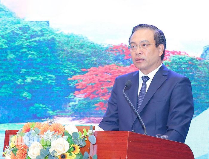 Đồng chí Đặng Thanh Sơn, Ủy viên Ban Thường vụ Tỉnh ủy, Phó Chủ tịch UBND tỉnh phát biểu khai mạc Tọa đàm.