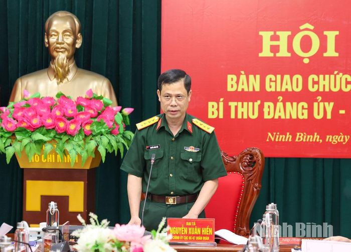 Đồng chí Đại tá Nguyễn Xuân Hiền, Bí thư Đảng ủy, Chính ủy Cục Hậu cần - Kỹ thuật, Quân đoàn 12 phát biểu tại hội nghị.