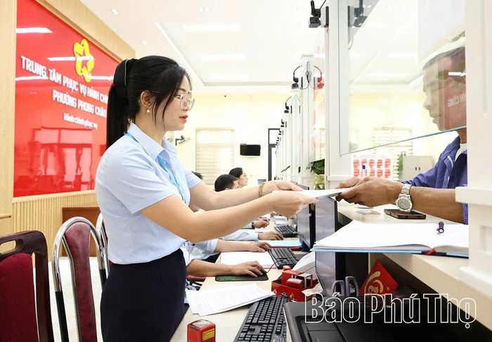 Đẩy mạnh chuyển đổi số, nâng cao hiệu quả giải quyết thủ tục hành chính cho người dân và doanh nghiệp là nhiệm vụ chính trị của cấp ủy, chính quyền các cấp.