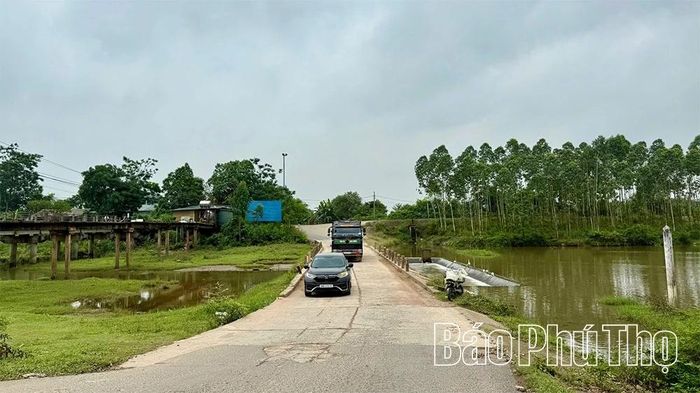 Khu vực Đập Đồng Câu, phường Xuân Hòa thường bị chia cắt giao thông mỗi khi nước lũ dâng cao.