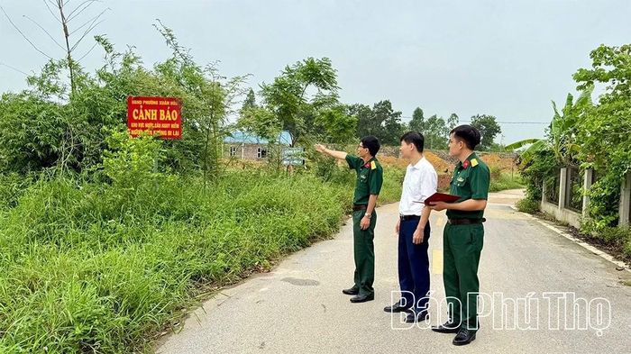 Biển cảnh báo được đặt ở các khu vực nguy hiểm nhằm phòng ngừa rủi ro, đảm bảo an toàn cho người dân khi xảy ra mưa lớn.