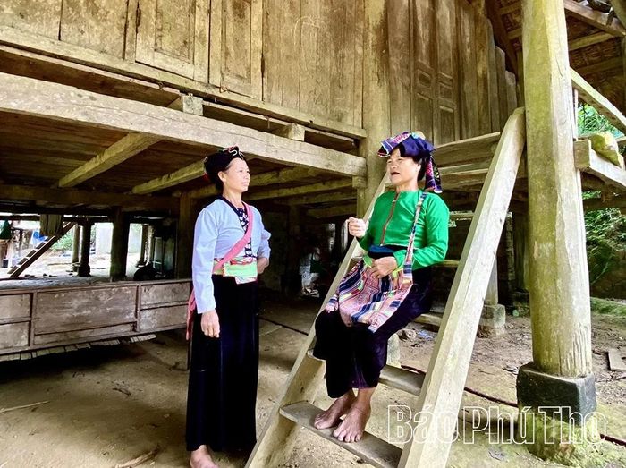 Các gia đình trong dòng họ có ý thức cao trong giữ gìn bản sắc văn hóa dân tộc Tày.