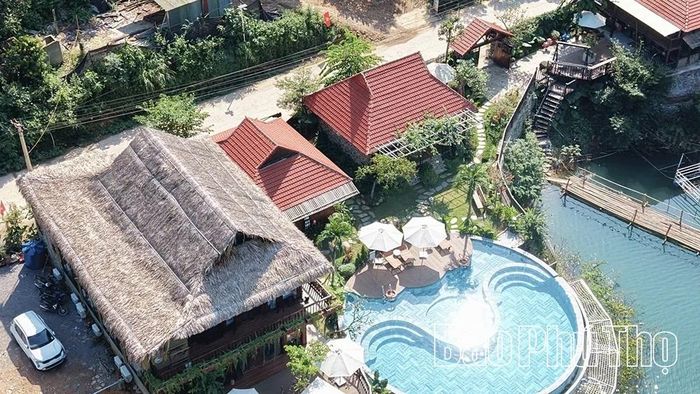 Đà Bắc Phát triển du lịch sinh thái, du lịch cộng đồng gắn với bản sắc văn hóa dân tộc.