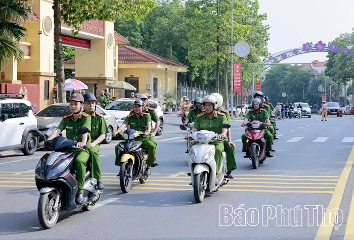 Các lực lượng diễu hành hưởng ứng Tháng hành động phòng, chống ma túy năm 2026.