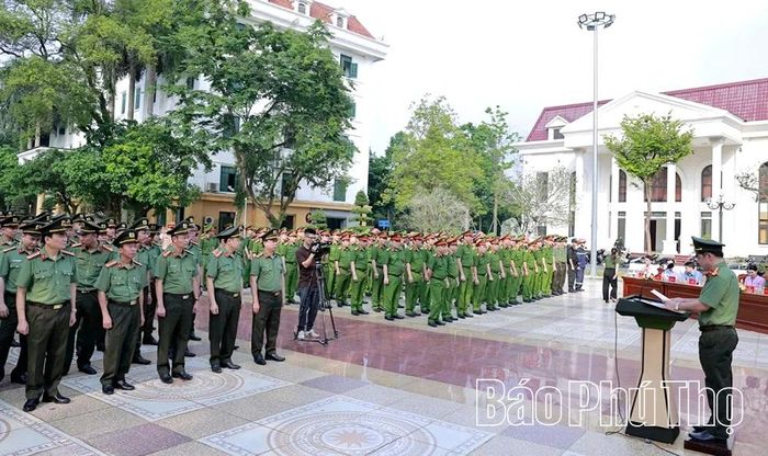 Quang cảnh lễ ra quân.