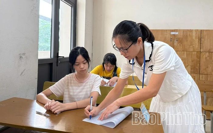Lực lượng cán bộ coi thi thực hiện nghiêm túc các quy định, bảo đảm kỳ thi diễn ra an toàn, công bằng và đúng quy chế.