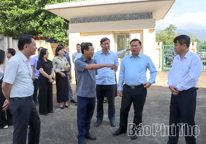 Đoàn công tác kiểm tra thực tế thực trạng các trụ sở cơ quan nhà nước dôi dư trên địa bàn Kỳ Sơn.