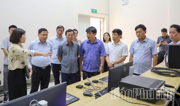 Đoàn công tác kiểm tra việc quản lý, sử dụng các trang thiết bị, trụ sở mới được xây dựng, đưa vào sử dụng của Báo và phát thanh, truyền hình Phú Thọ tại khu vực Hòa Bình.