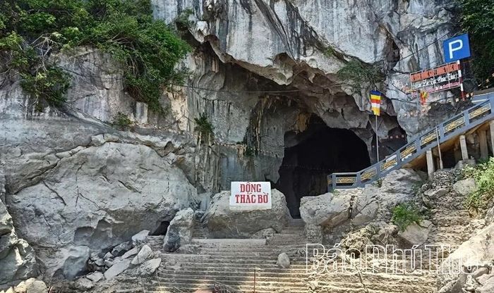 Động Thác Bờ được ví như một “cung điện trong lòng núi” với vẻ đẹp của thiên nhiên và tín ngưỡng.