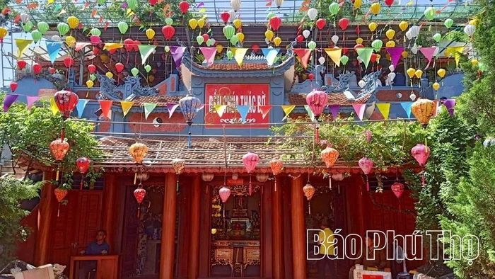 Đền Chúa Thác Bờ xã Thung Nai.