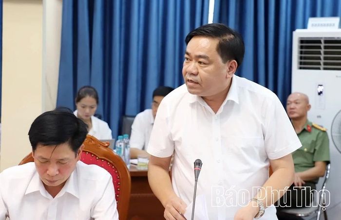 Lãnh đạo các xã Kim Bôi, Dũng Tiến, Mường Vang báo cáo công tác triển khai dự án trên địa bàn.