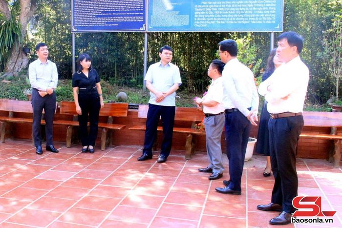 Đoàn công tác khảo sát thực tế tại Chùa Vặt Hồng.