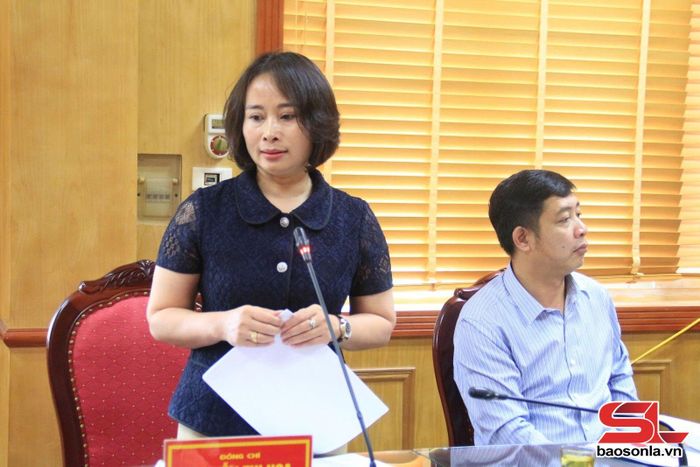 Lãnh đạo UBND phường Mộc Châu phát biểu tại cuộc làm việc.