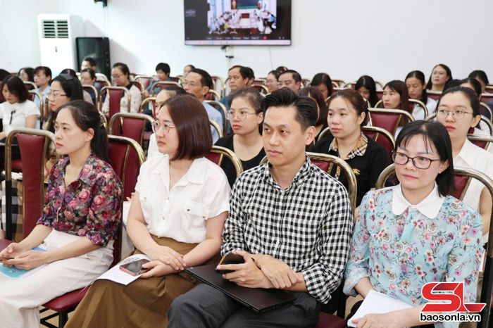 Chuyên viên các Ban chuyên môn cơ quan Ủy ban MTTQ Việt Nam tỉnh dự hội nghị.