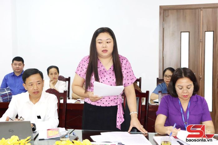 Lãnh đạo Trường Chính trị tỉnh phát biểu tại cuộc họp.