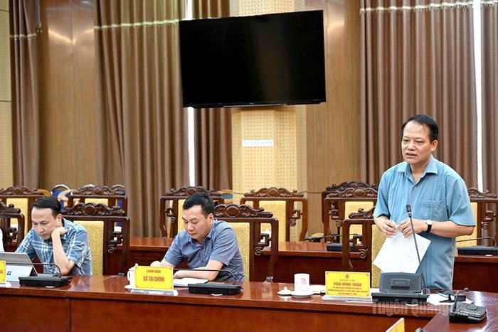 Đồng chí Vân Đình Thảo, Trưởng ban Quản lý các khu công nghiệp và khu kinh tế tỉnh phát biểu tại hội nghị.