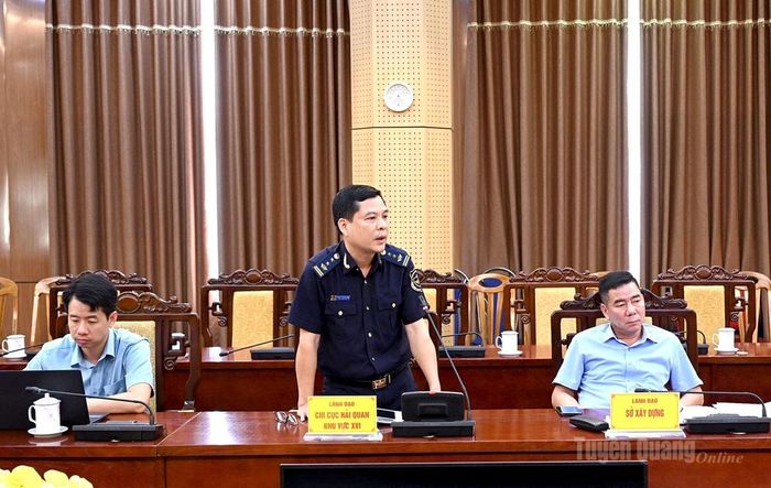 Lãnh đạo Chi cục Hải quan Khu vực XVI phát biểu thảo luận.
