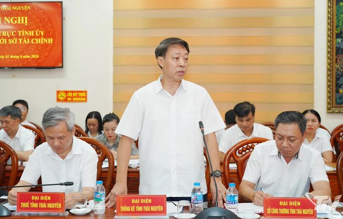Các đại biểu trao đổi, thảo luận.