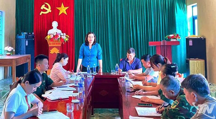 Đồng chí Trần Thị Lộc dự sinh hoạt Chi bộ Địa Cát, Đảng bộ xã Phủ Thông.