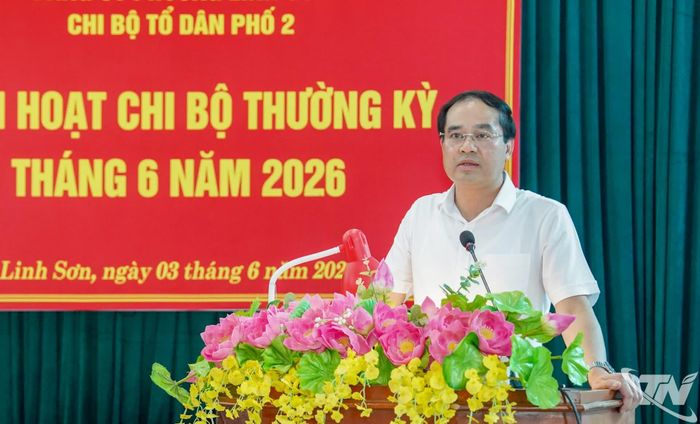 Đồng chí Bí thư Tỉnh ủy Trịnh Xuân Trường phát biểu tại buổi sinh hoạt thường kỳ tháng 6-2026 của Chi bộ tổ dân phố số 2, Đảng bộ phường Linh Sơn.